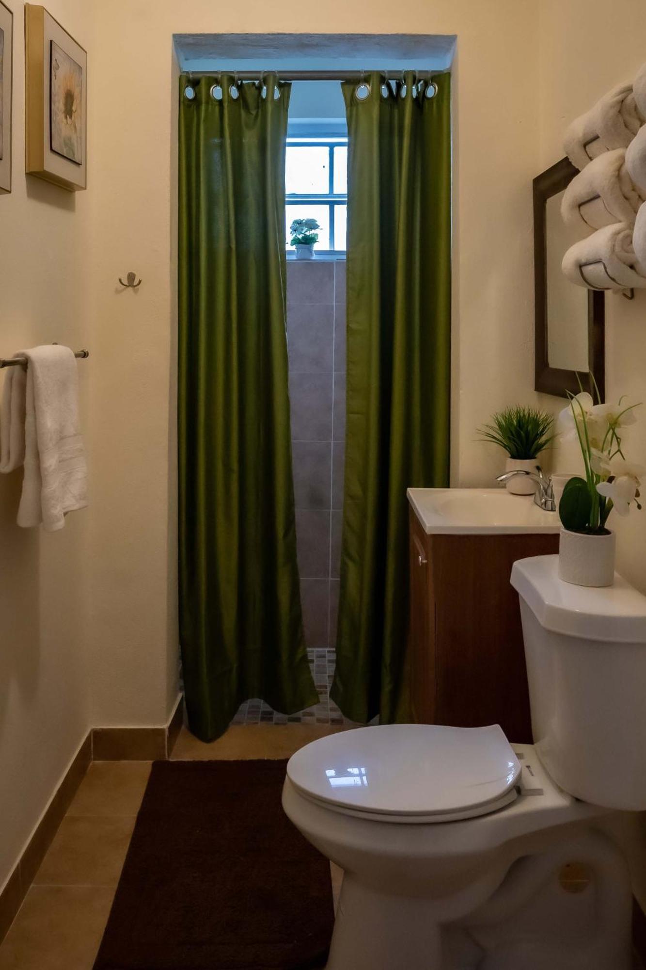 A Taste Of Paradise - Vacation Rentals Close To Us Embassy & Restaurants Насау Екстериор снимка